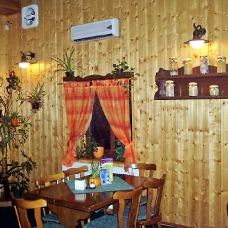 Restaurace A Penzion U Vladaru Mikulášovice Extérieur photo